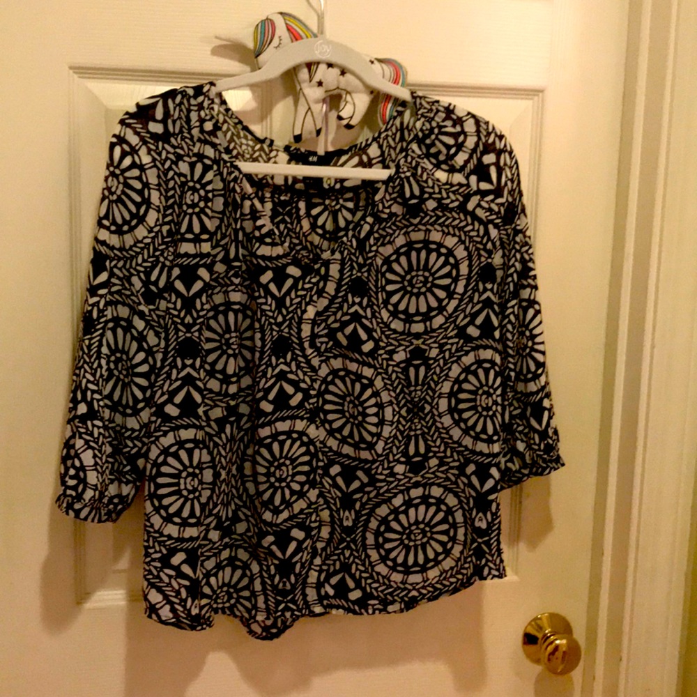 💐 H&M Black/White Patterned Blouse